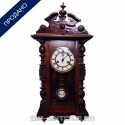 Часы настенные в деревянном корпусе "Le roi Paris"